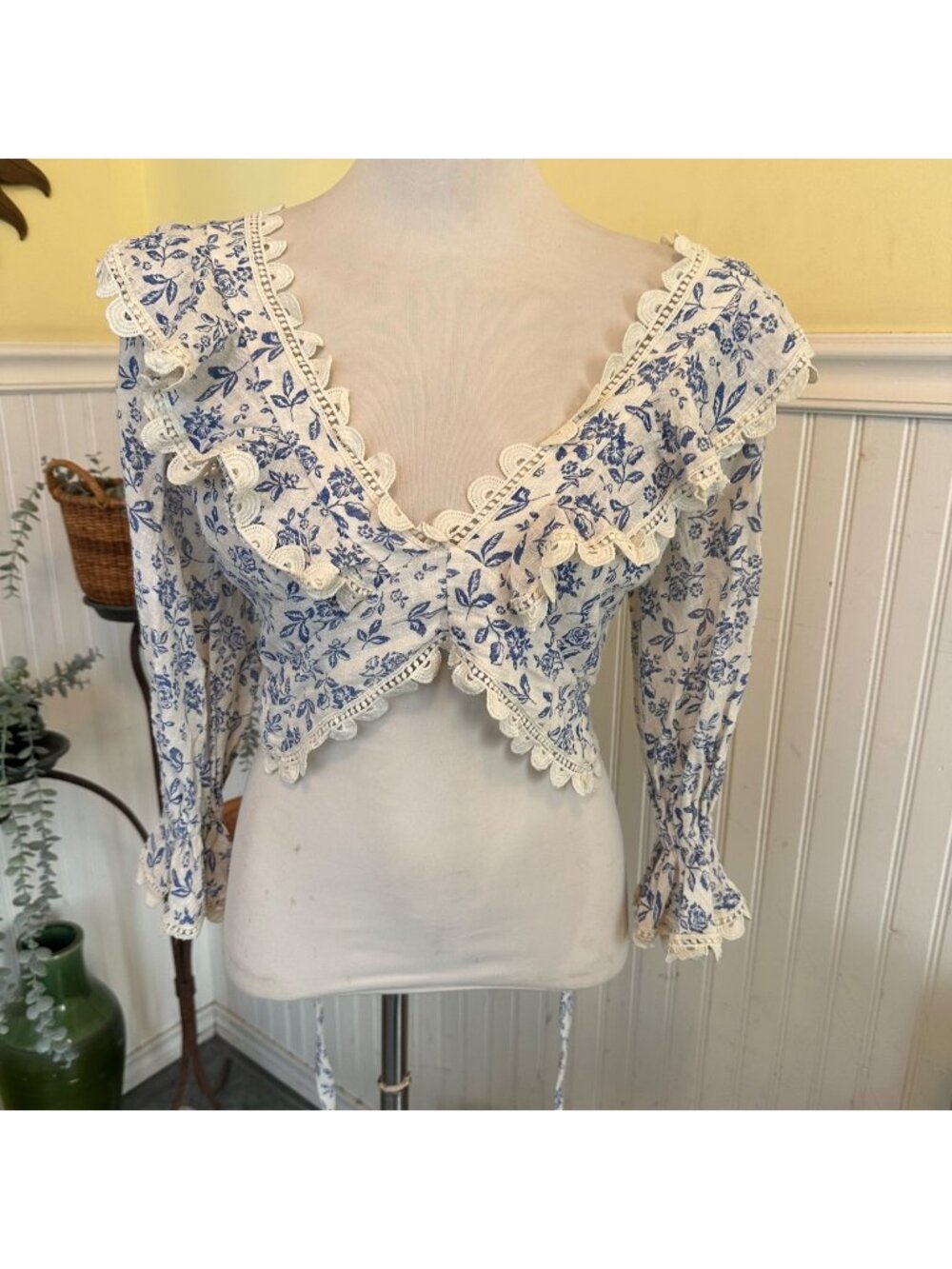 Sydney Lace Trim Floral Crop Top With Ruffle Detail & Lace-Up Back NWT